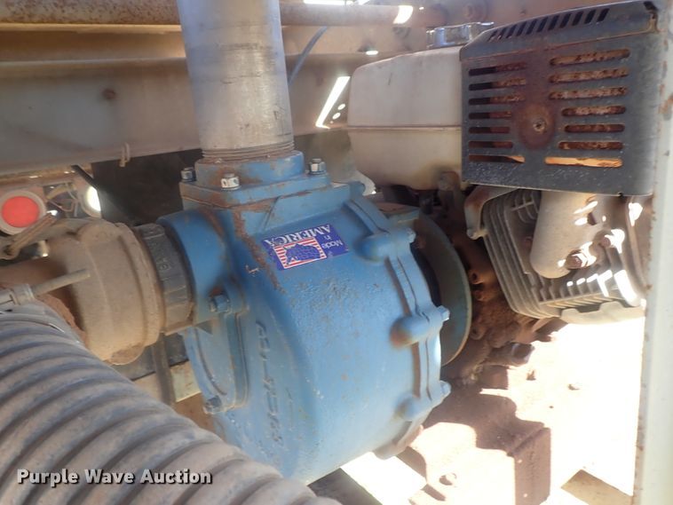 image for item DE0718 1980 Fruehauf tank trailer