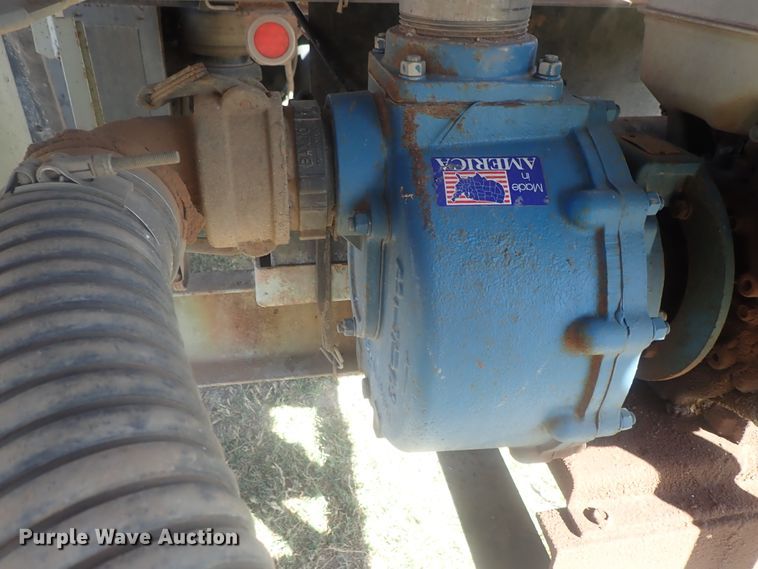 image for item DE0718 1980 Fruehauf tank trailer