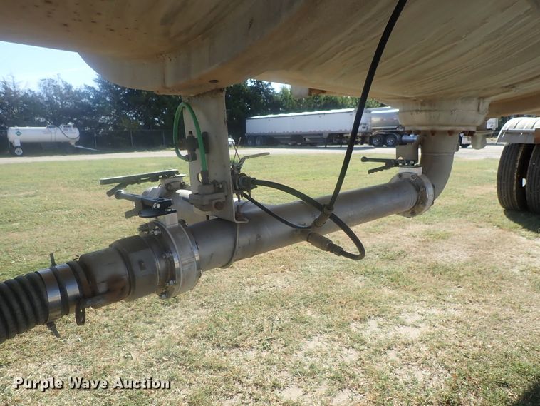 image for item DE0718 1980 Fruehauf tank trailer