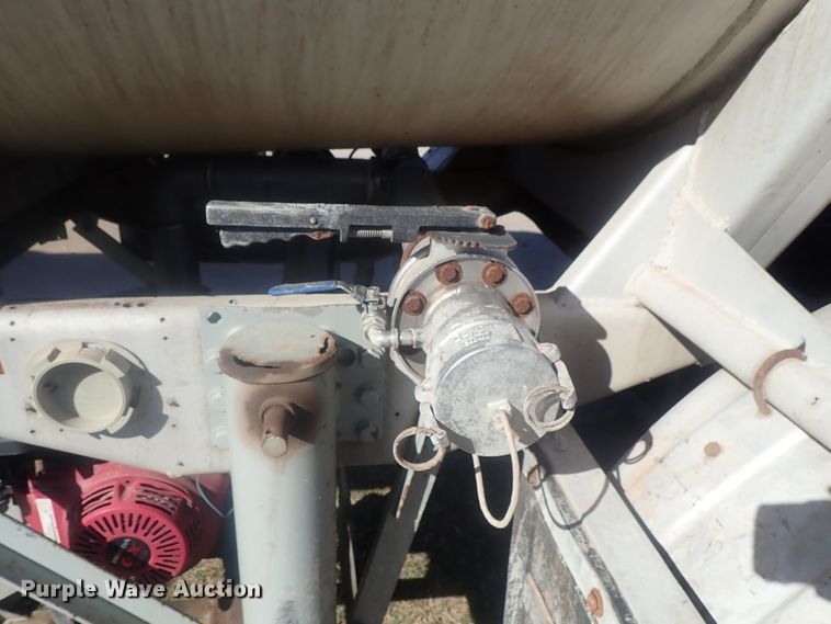 image for item DE0718 1980 Fruehauf tank trailer