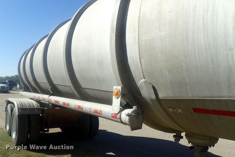image for item DE0718 1980 Fruehauf tank trailer