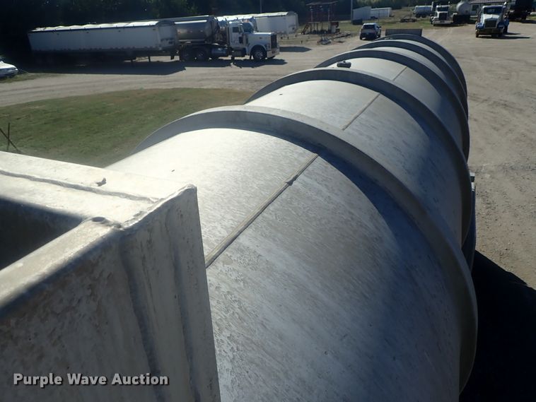 image for item DE0718 1980 Fruehauf tank trailer