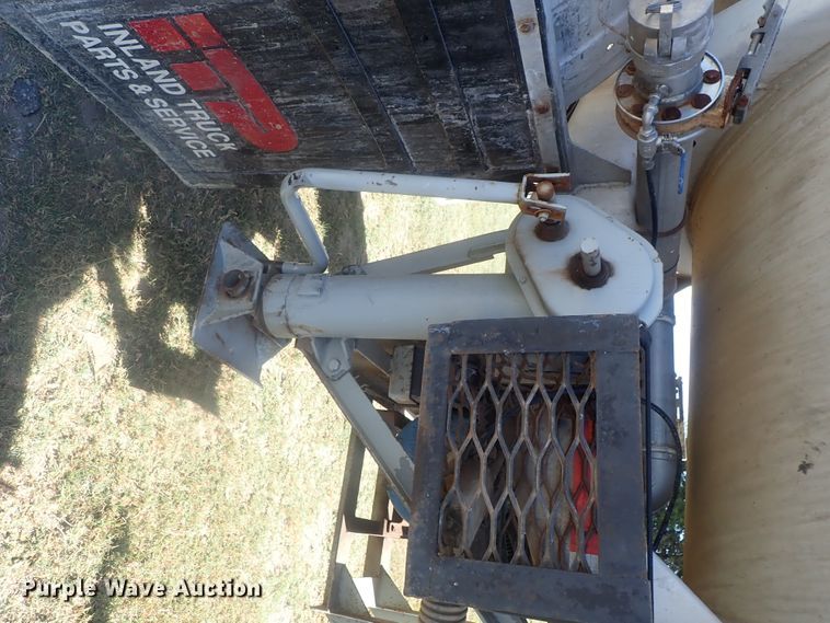 image for item DE0718 1980 Fruehauf tank trailer