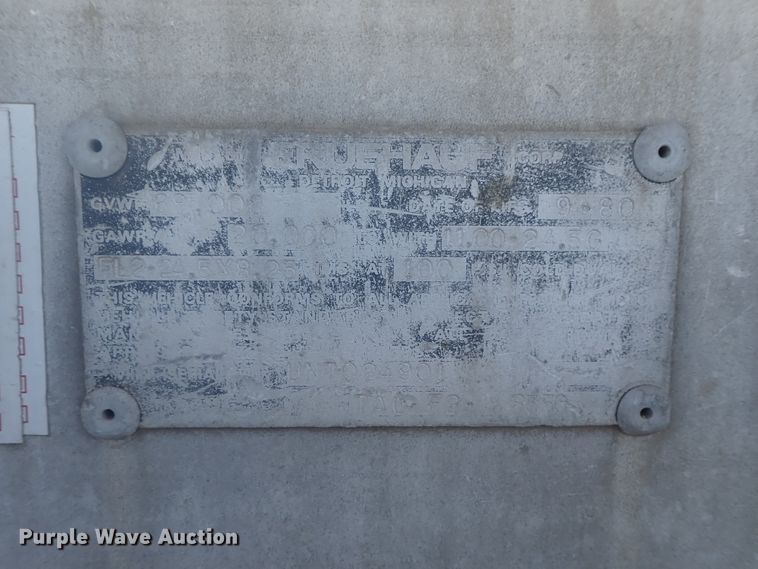 image for item DE0718 1980 Fruehauf tank trailer