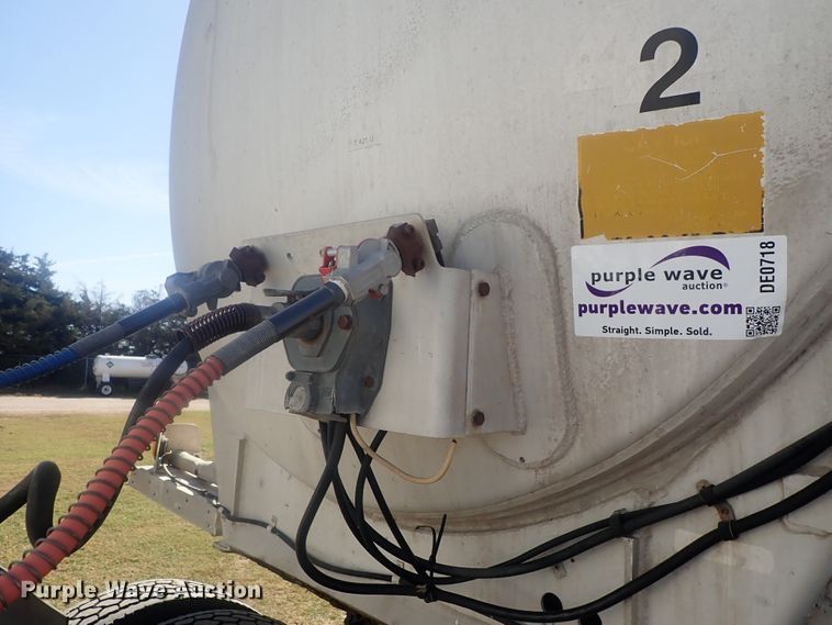 image for item DE0718 1980 Fruehauf tank trailer