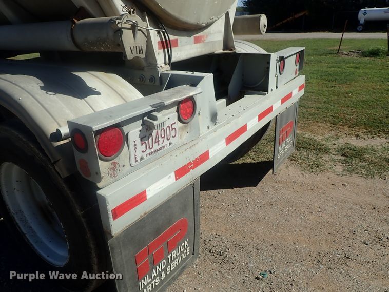 image for item DE0718 1980 Fruehauf tank trailer