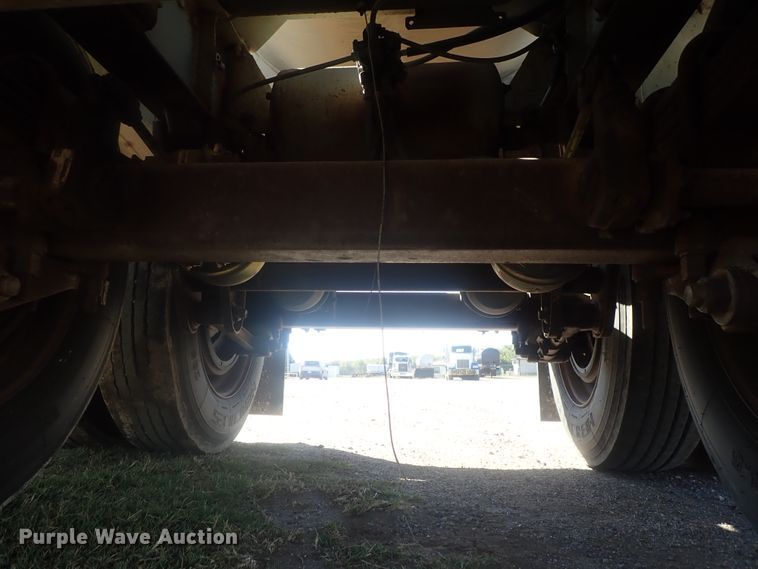 image for item DE0718 1980 Fruehauf tank trailer