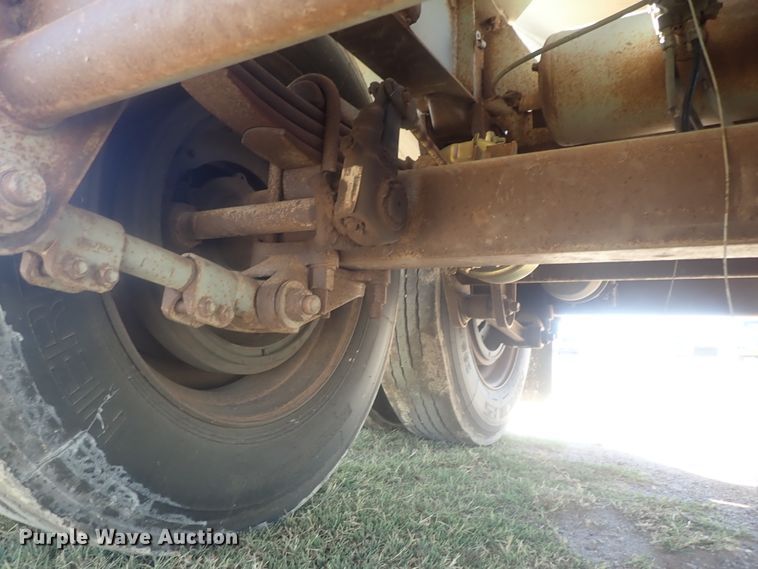 image for item DE0718 1980 Fruehauf tank trailer