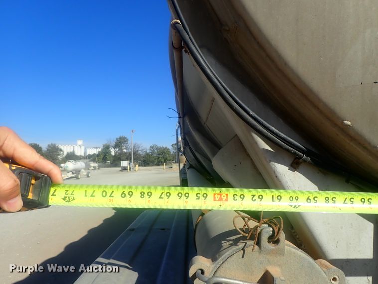 image for item DE0718 1980 Fruehauf tank trailer