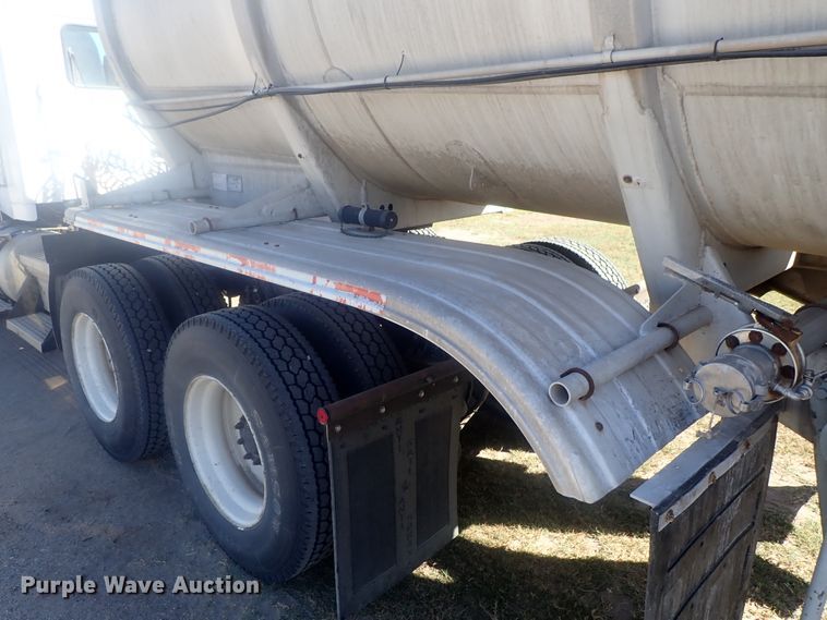 image for item DE0718 1980 Fruehauf tank trailer