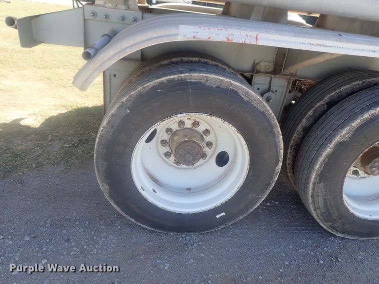 image for item DE0718 1980 Fruehauf tank trailer