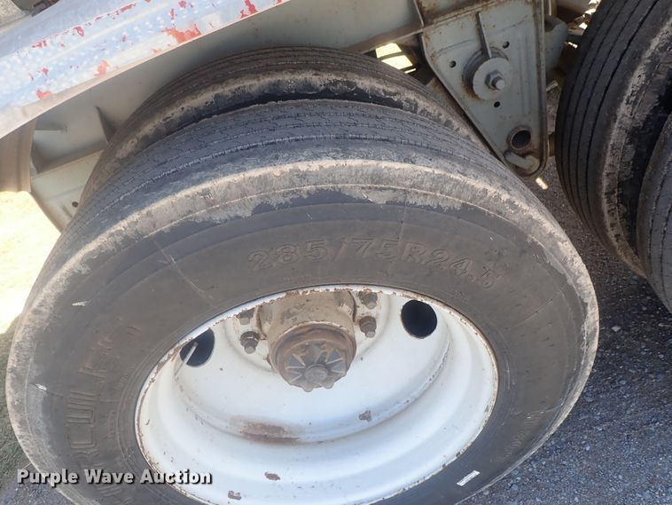 image for item DE0718 1980 Fruehauf tank trailer