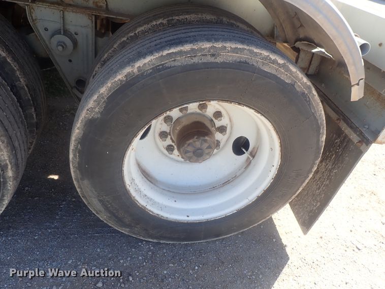 image for item DE0718 1980 Fruehauf tank trailer