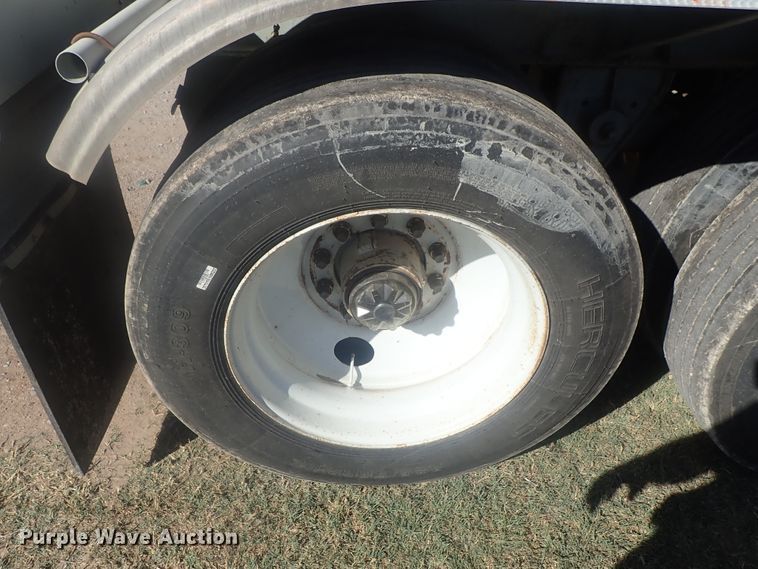 image for item DE0718 1980 Fruehauf tank trailer