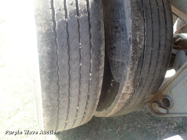 image for item DE0718 1980 Fruehauf tank trailer