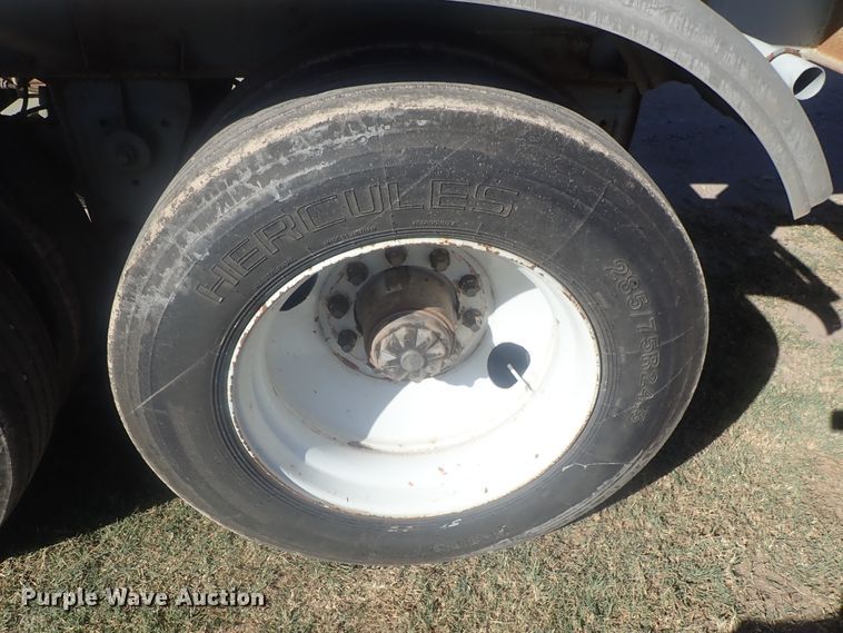 image for item DE0718 1980 Fruehauf tank trailer