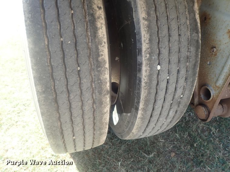 image for item DE0718 1980 Fruehauf tank trailer