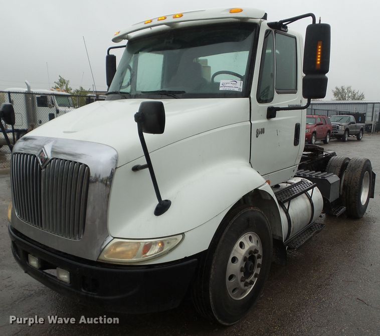 image for item DF0922 2006 International 8600  semi truck