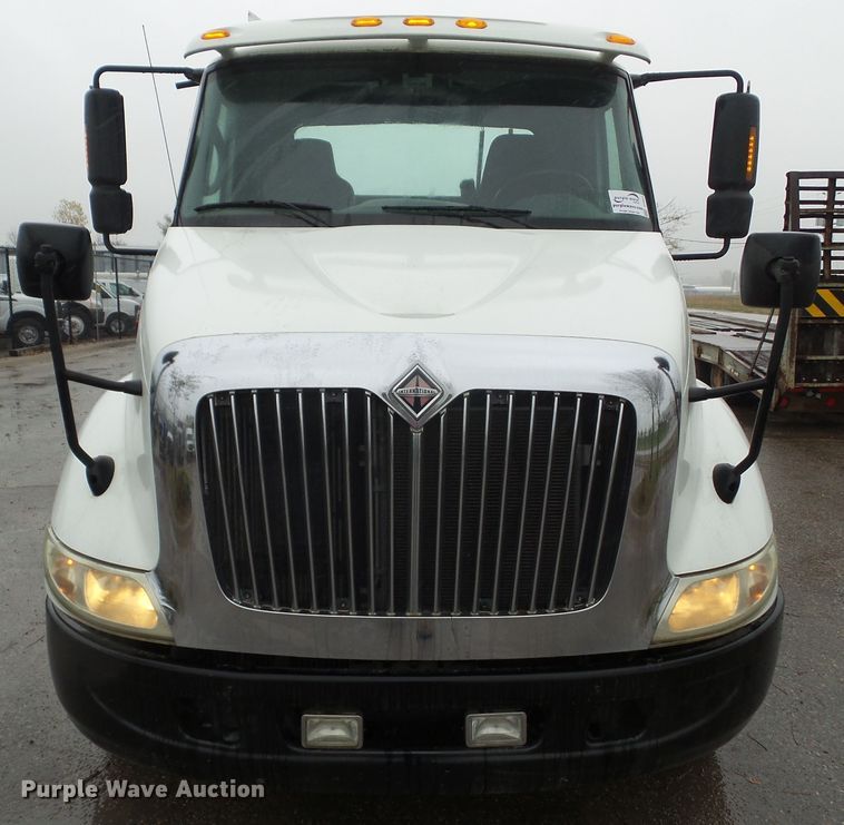 image for item DF0922 2006 International 8600  semi truck