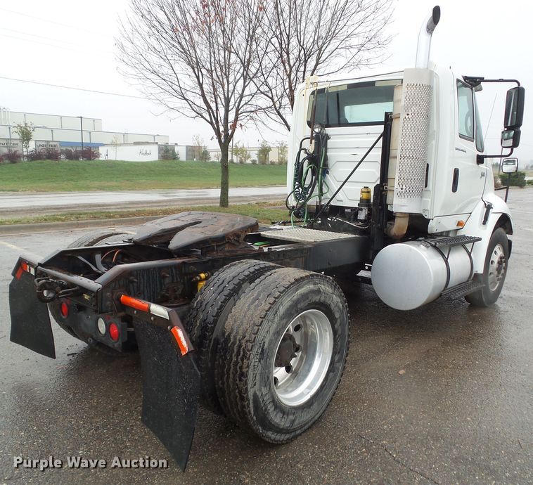 image for item DF0922 2006 International 8600  semi truck