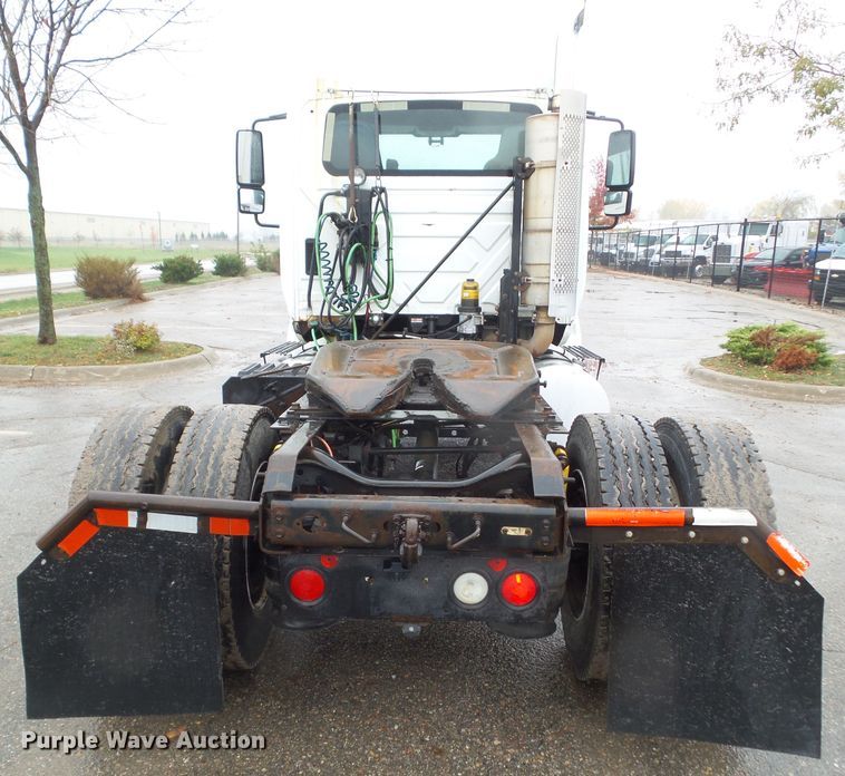 image for item DF0922 2006 International 8600  semi truck