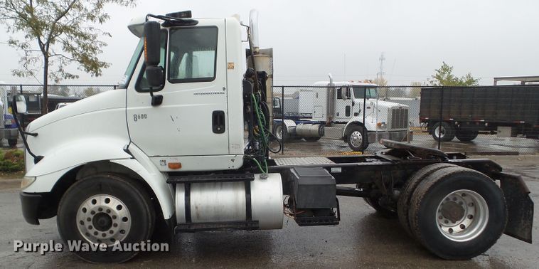 image for item DF0922 2006 International 8600  semi truck