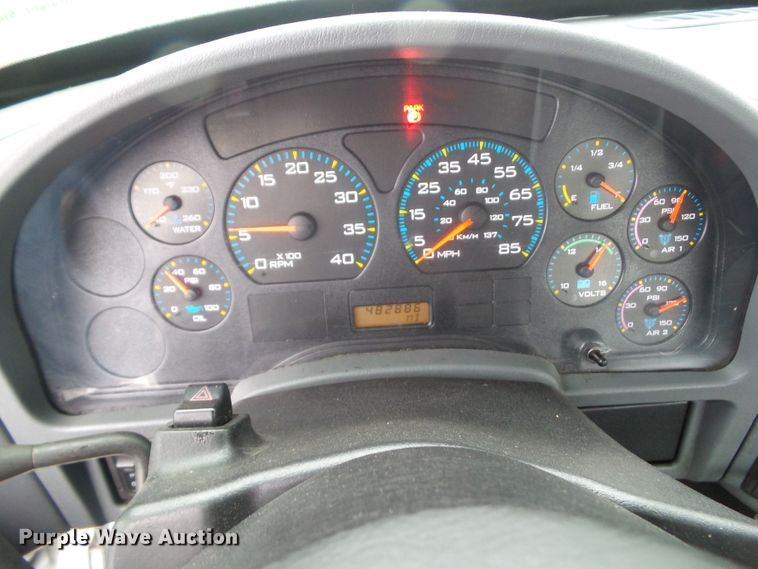 image for item DF0922 2006 International 8600  semi truck