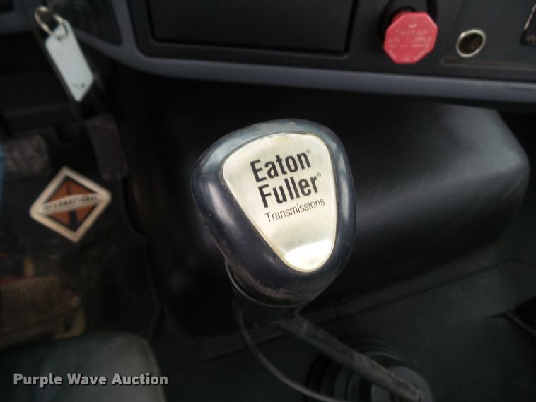 image for item DF0922 2006 International 8600  semi truck