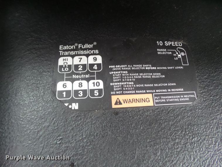 image for item DF0922 2006 International 8600  semi truck