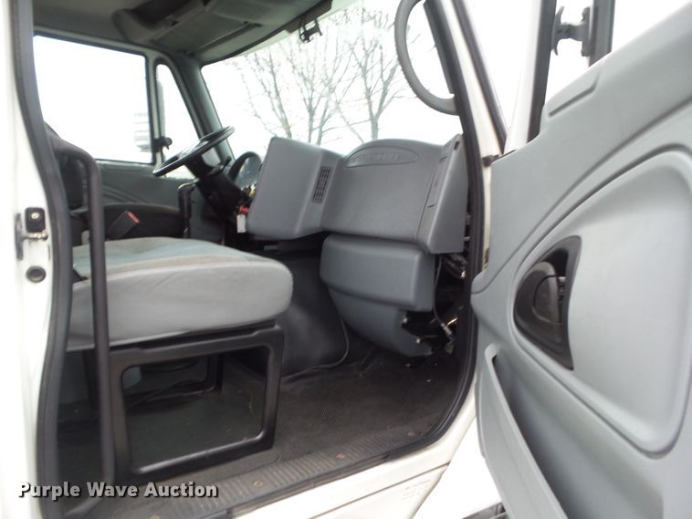 image for item DF0922 2006 International 8600  semi truck