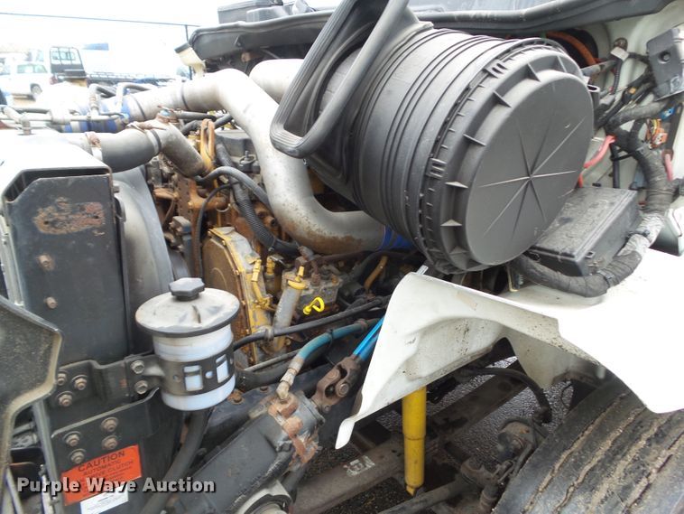 image for item DF0922 2006 International 8600  semi truck