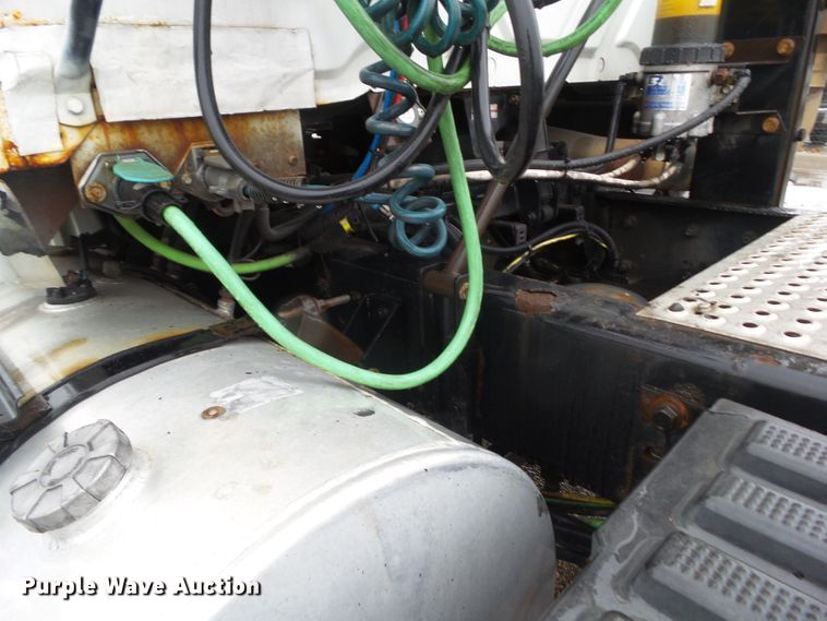 image for item DF0922 2006 International 8600  semi truck