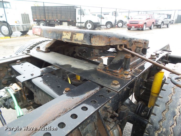 image for item DF0922 2006 International 8600  semi truck