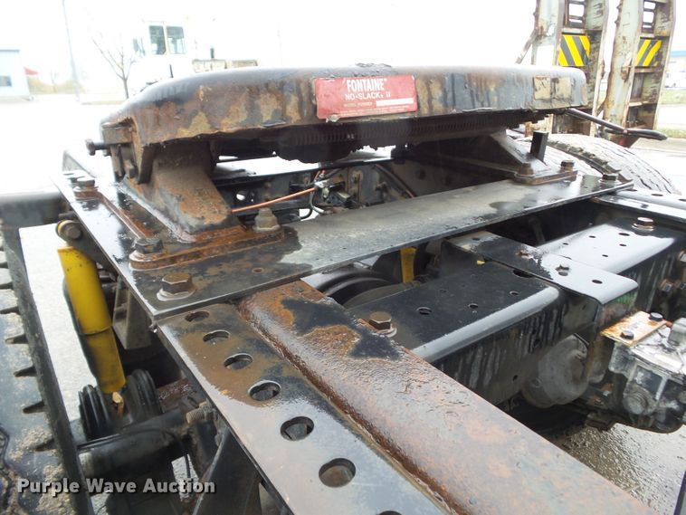 image for item DF0922 2006 International 8600  semi truck