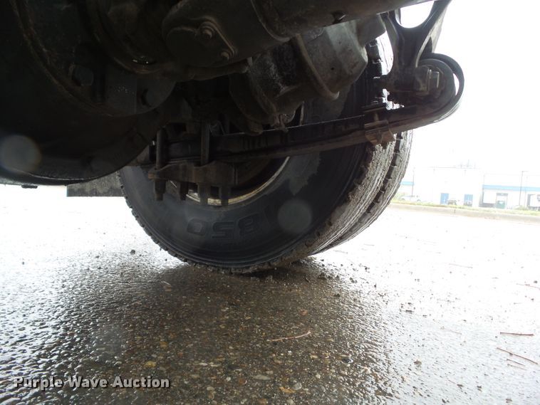 image for item DF0922 2006 International 8600  semi truck