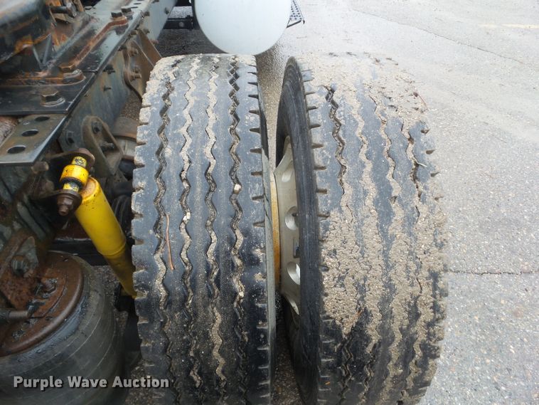 image for item DF0922 2006 International 8600  semi truck