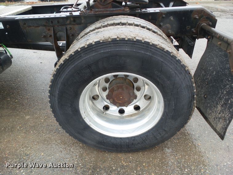 image for item DF0922 2006 International 8600  semi truck