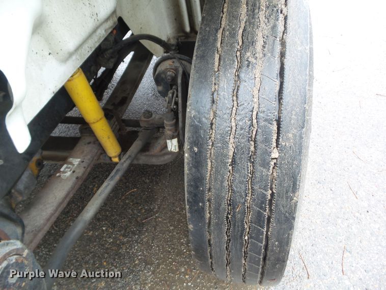 image for item DF0922 2006 International 8600  semi truck