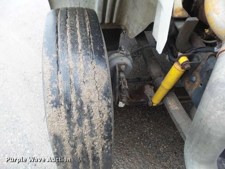 image for item DF0922 2006 International 8600  semi truck