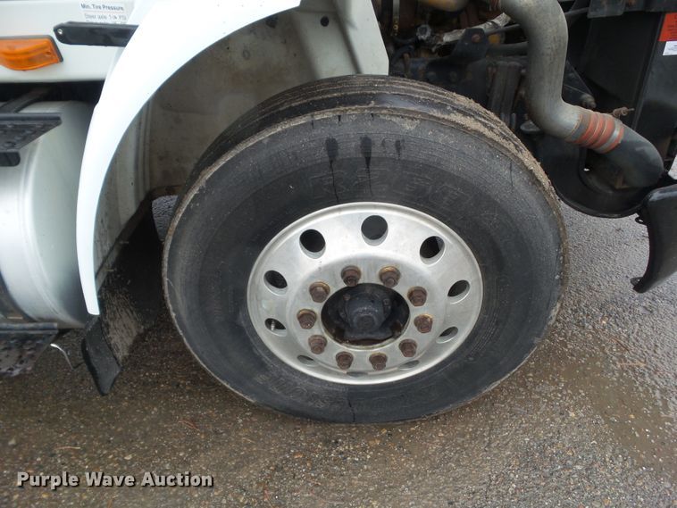 image for item DF0922 2006 International 8600  semi truck