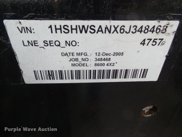 image for item DF0922 2006 International 8600  semi truck