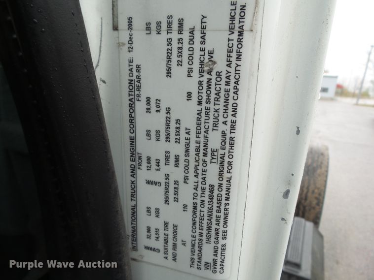 image for item DF0922 2006 International 8600  semi truck