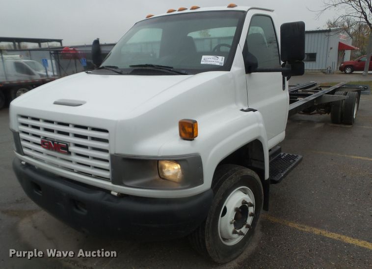 image for item DF0923 2005 GMC C4500  truck cab and chassis