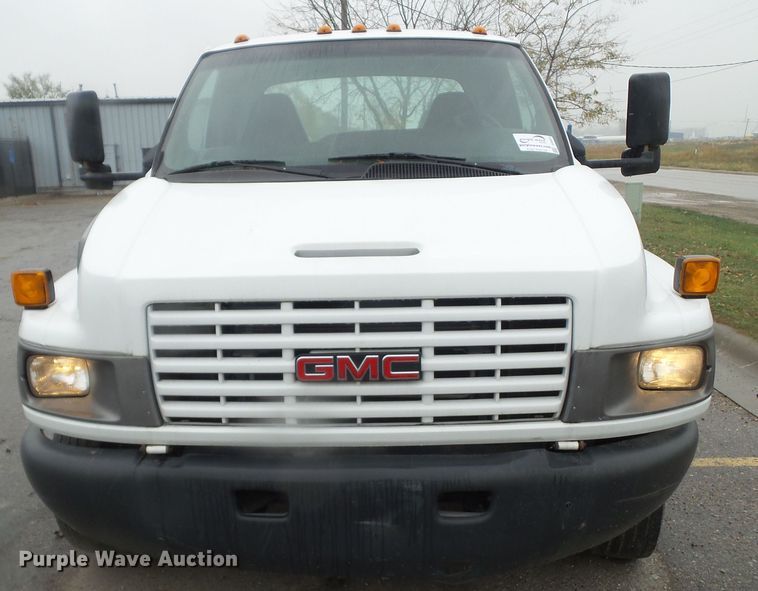 image for item DF0923 2005 GMC C4500  truck cab and chassis
