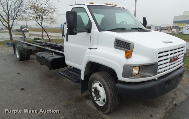 image for item DF0923 2005 GMC C4500  truck cab and chassis