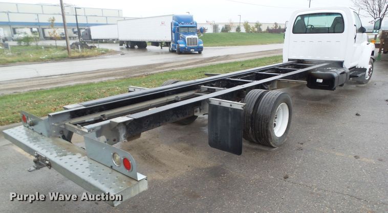 image for item DF0923 2005 GMC C4500  truck cab and chassis