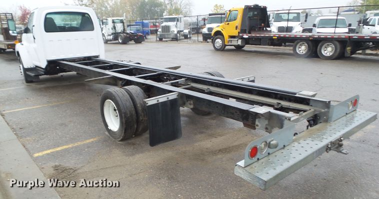 image for item DF0923 2005 GMC C4500  truck cab and chassis