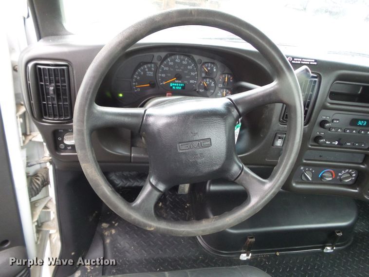 image for item DF0923 2005 GMC C4500  truck cab and chassis