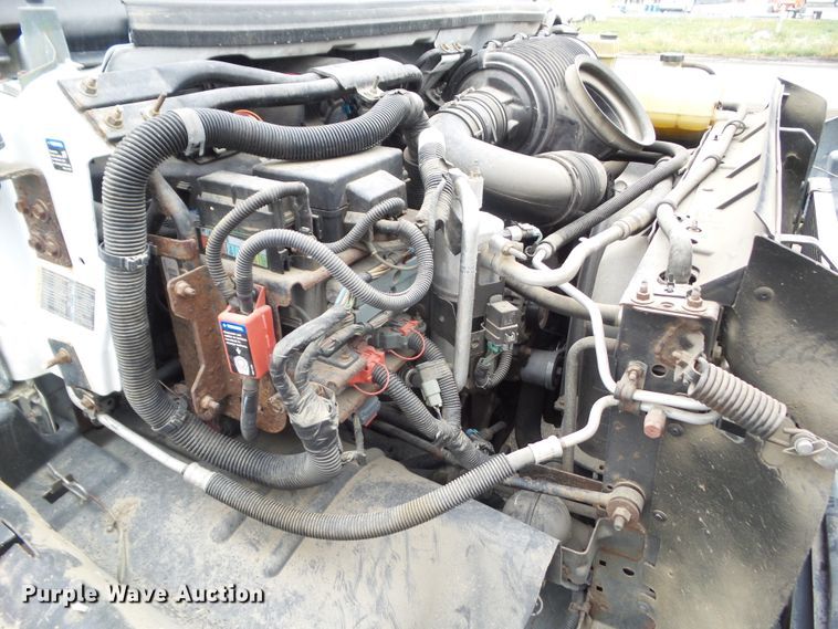 image for item DF0923 2005 GMC C4500  truck cab and chassis