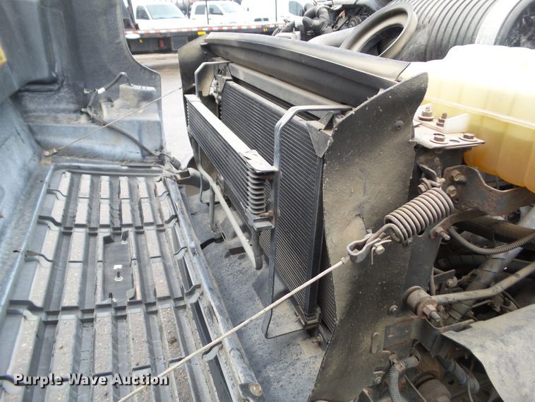 image for item DF0923 2005 GMC C4500  truck cab and chassis